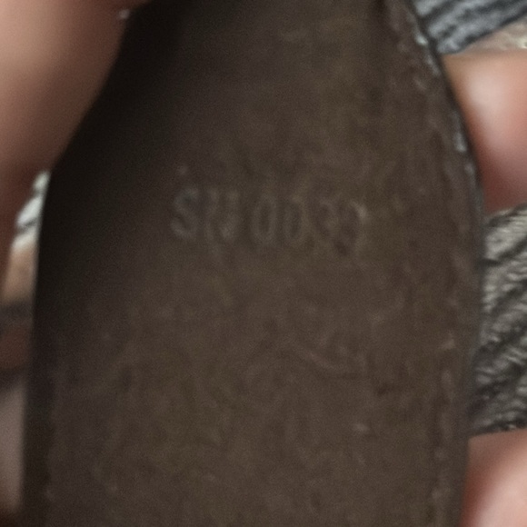 Authentic Louis Vuitton Leather Monogram Glacé Force wrap bracelet - Picture 8 of 15